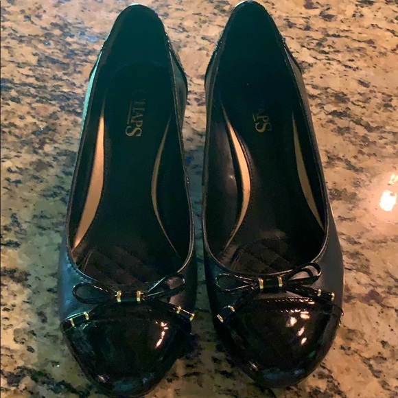 Chaps Shoes - Chaps size 8 black wedges with gold accents on bow